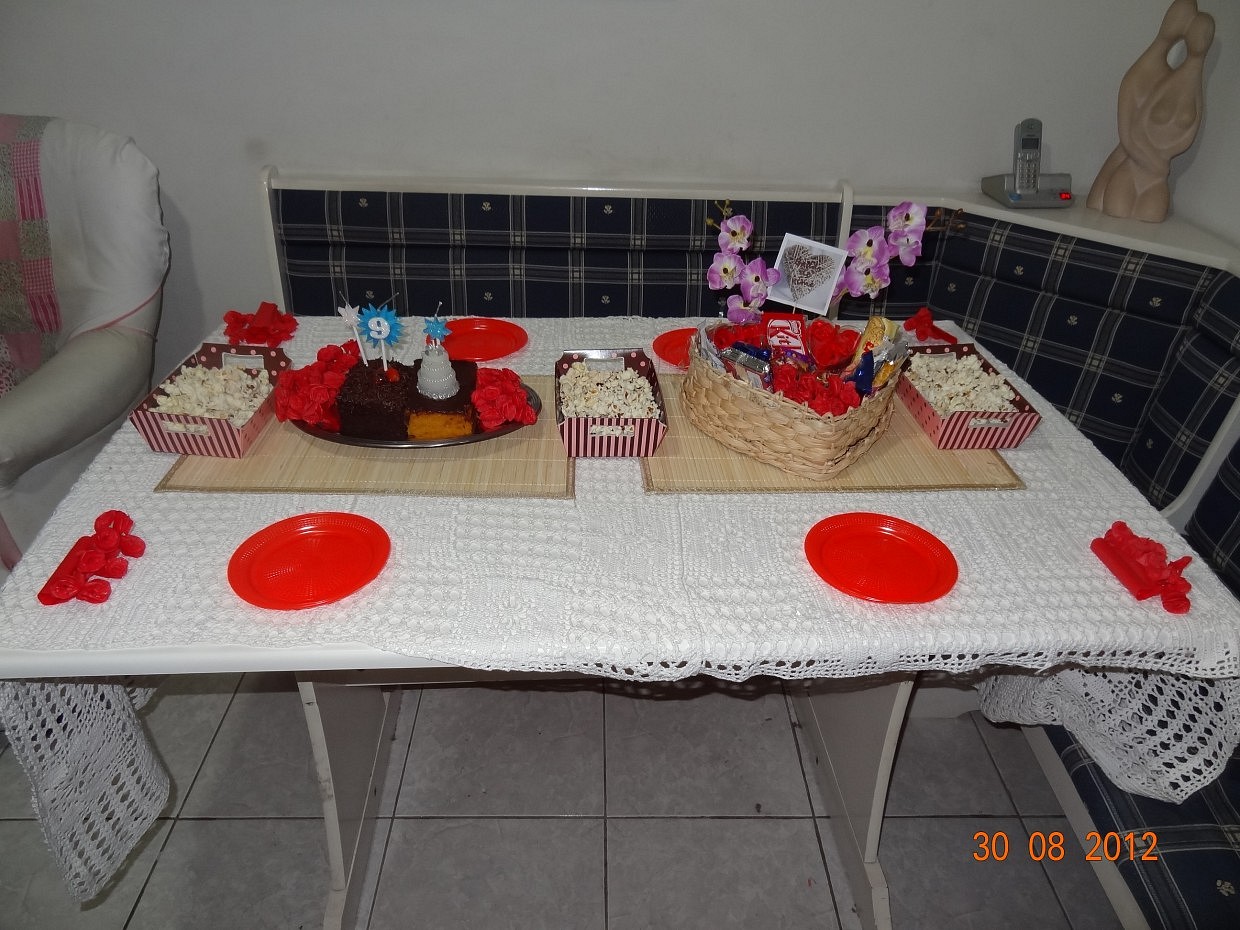 A mesa preparada para a comemoração!