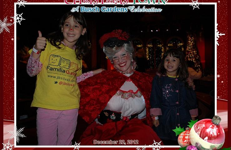 Busch Gardens: Amanda e Letícia com a Mrs. Claus