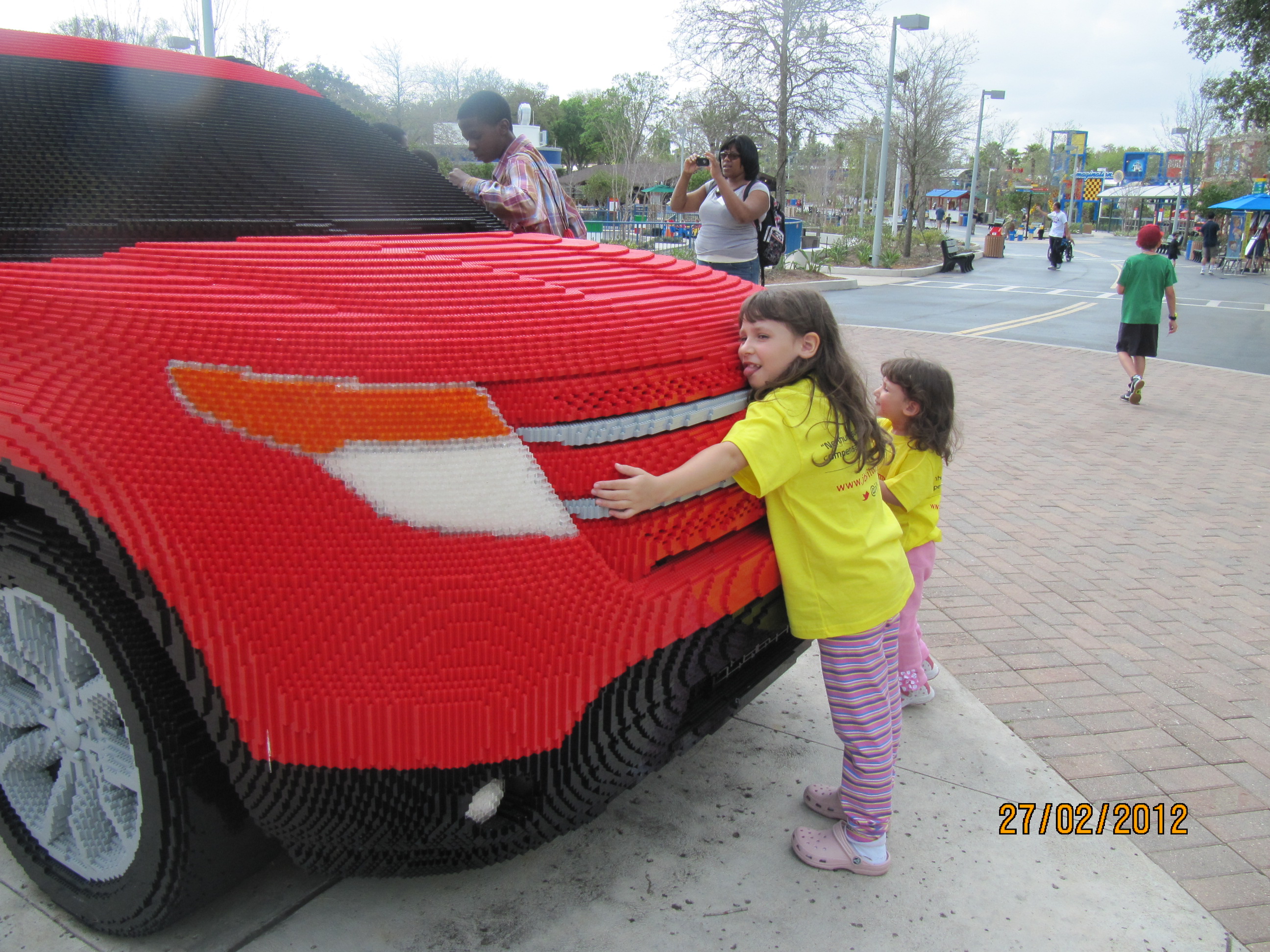 O carro bateu em mim