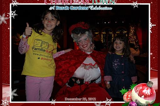 Busch Gardens: Amanda e Letícia com a Mrs. Claus